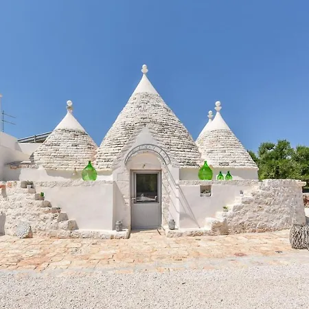 Trulli Quattro E Cinque Vila *